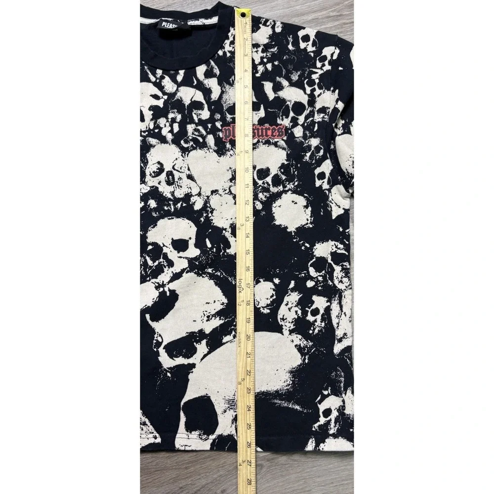 PLEASURES Despair Skull Graphic Print Crewneck Shirt Mens L Pullover Black Punk - Picture 9 of 11